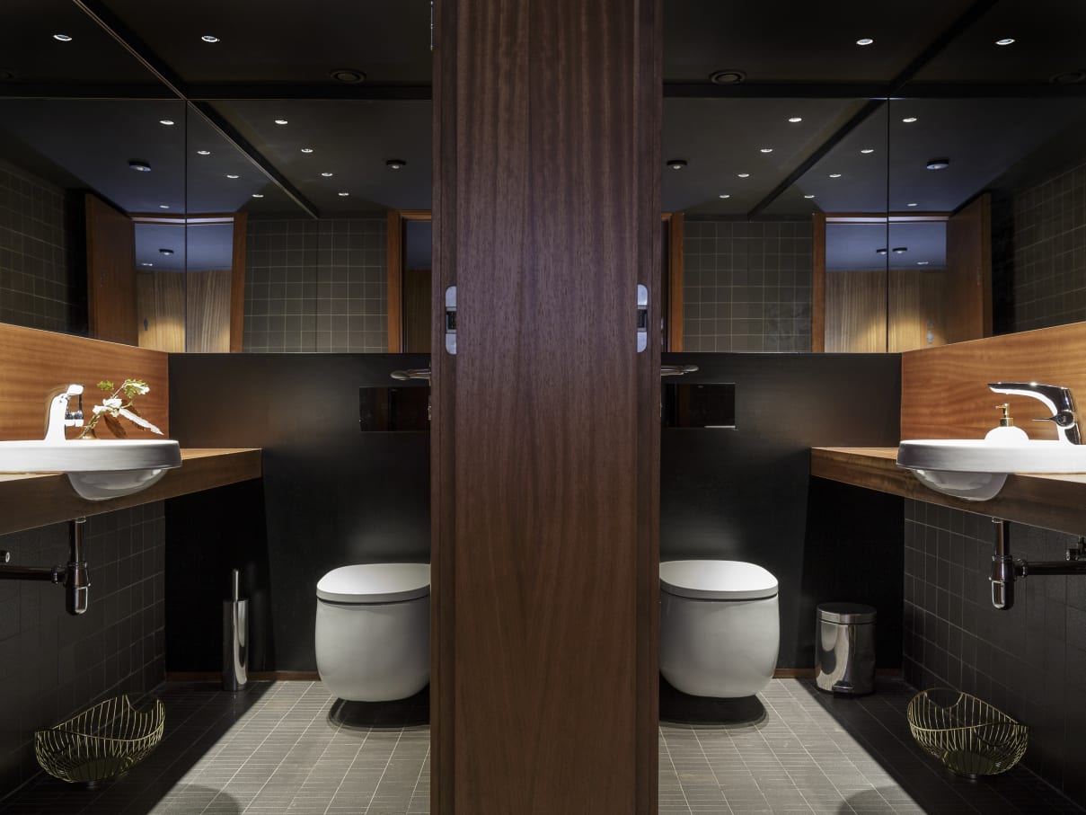 The restaurant's bathrooms are designed to enhance the overall dining experience, combining tradition with innovation. Roca's Insignia faucets and Beyond basins, complemented by the modern practicality of Hotels accessories, create spaces that are both beautiful and functional. The choice of these collections ensures that the bathrooms reflect the creativity and prestige of the restaurant, while also incorporating the latest technologies for water saving, including the Cold Start system, and practical solutions for safety and durability in public use. As well as providing a sensory experience, the design also emphasises environmental responsibility, in line with the Torres brothers' vision of a sustainable world inspired by nature’s most precious resource. Committed to addressing the critical issue of water consumption, the chefs have partnered with the We Are Water Foundation since 2016.4