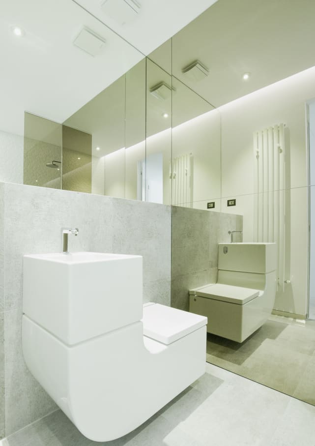 Thus, the bathrooms of Cortina Residence incorporate an array of models ranging from the simple and fine lines of collections like Meridian, The Gap or Element in dual flush WCs, basins and freestanding baths, to striking designs with textured finishes and colored seats and covers like the Khroma WCs and bidets. All this without disregarding the innovative W+W, the exclusive concept of WC and basin in one single piece that reuses the water utilized in the basin for the cistern flush. The faucet solutions, also Roca’s responsibility, combined the compact and urban M2 and Esmai with the innovative Essential hydromassage columns. The versatility to shape different yet complementary bathroom spaces and the capacity to provide every necessary element for the grooming space were essential for Roca’s commitment to a project that combined various bathroom collections and faucets with iconic pieces such as W+W, capable of imprinting character to any bathroom space. The vitreous china proposals of Meridian, The Gap, Element or Khroma along with the modern faucet collections guarantee avant-garde design in efficient and long-lasting solutions.1