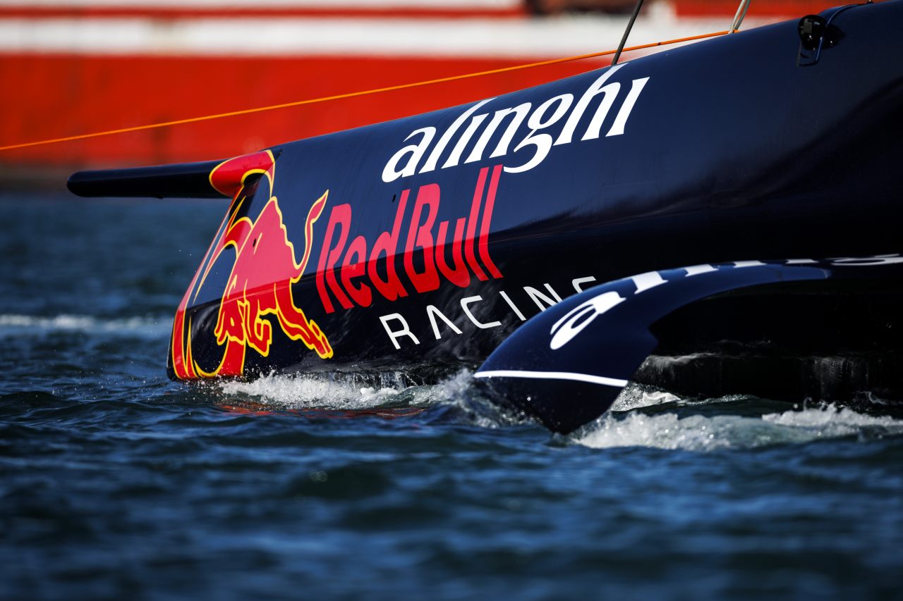 In 2024, Roca is an official sponsor of Alinghi Red Bull Racing for the 37th America’s Cup in Barcelona. The headquarters are located at the city’s Port Vell, or Old Port, and feature some of Roca’s innovative products including water-saving faucets, operating plates and smart showers. Integrated with Roca Connect, the Loft Connect electronic faucets, PL10 Connect dual flush operating plates and Smart Showers, are smart bathroom solutions that allow real-time control and monitoring, promoting efficient water management, enhanced user satisfaction and reduced maintenance costs. For maximum accessibility and comfort, the hospitality bathrooms feature grab bars and a wall-hung Stonex? basin from the Access range, Ona’s compact wall-hung WC and the Eidos mirror, as well as accessories from the Public and Superinox collections designed for intensive use.11